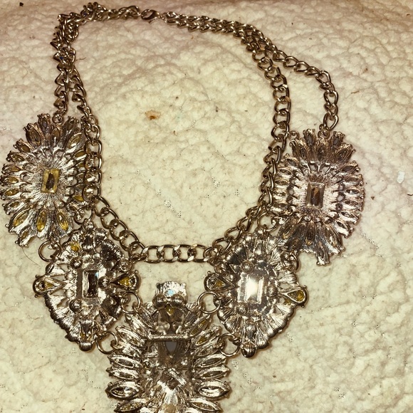 Vintage look costume necklace - Picture 2 of 2